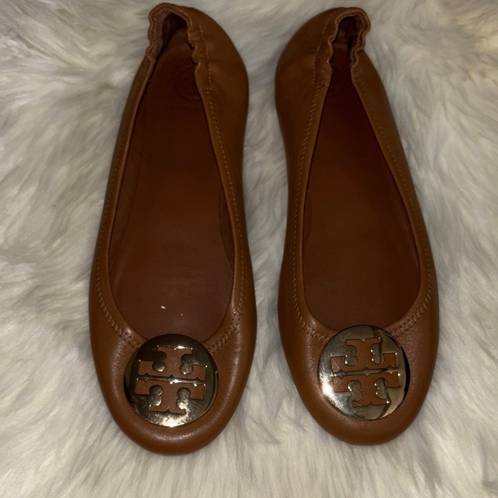 Tory Burch Tan Leather Logo Ballet Flats - Picture 2 of 9